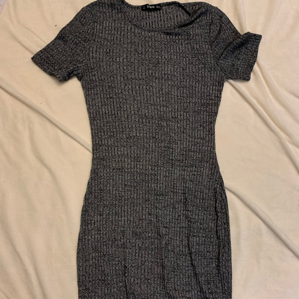 Gray short sleeve fitted dress